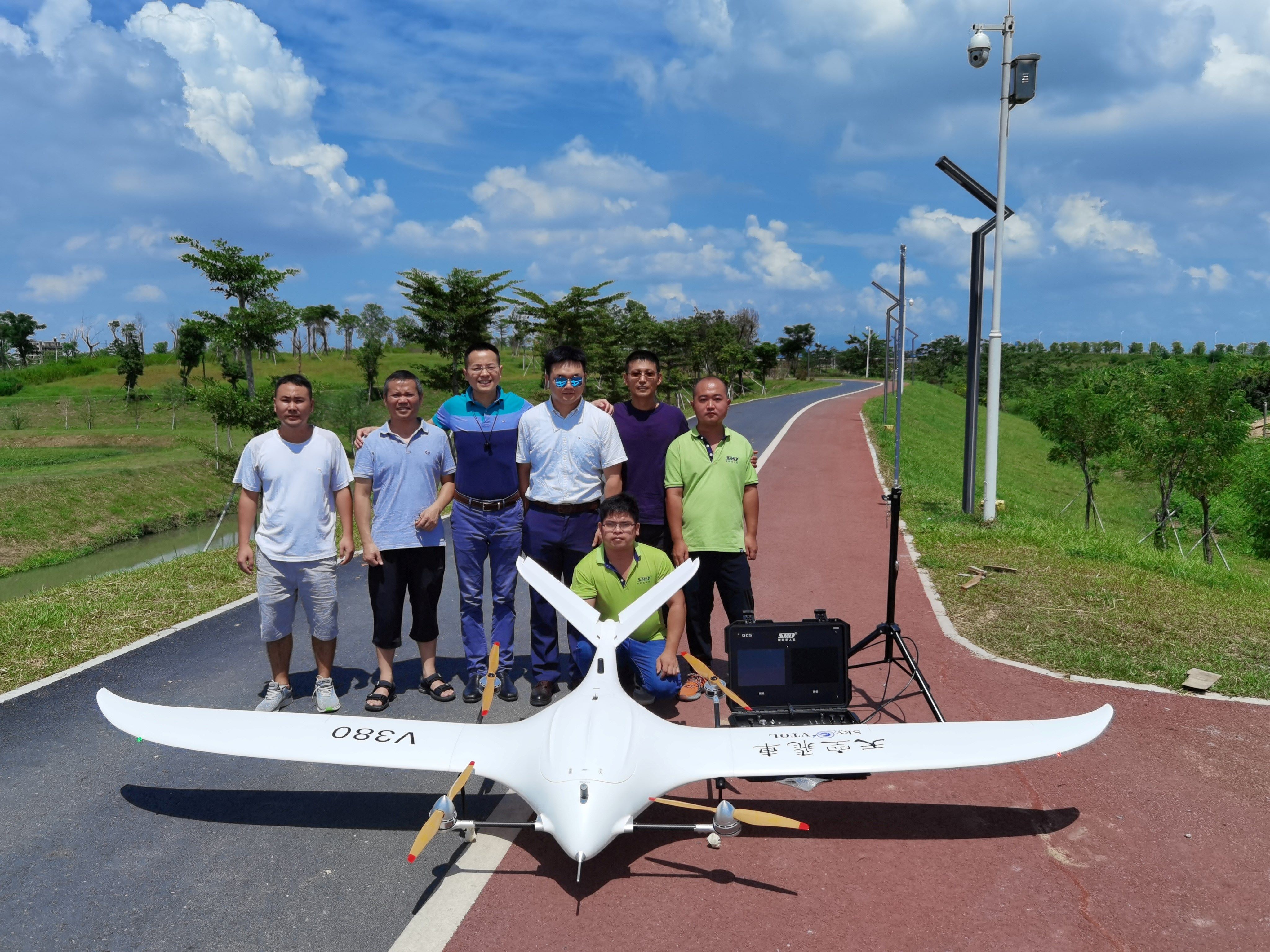 Ultimi blog aziendali su Il team Sky E accetta il primo drone logistico V380